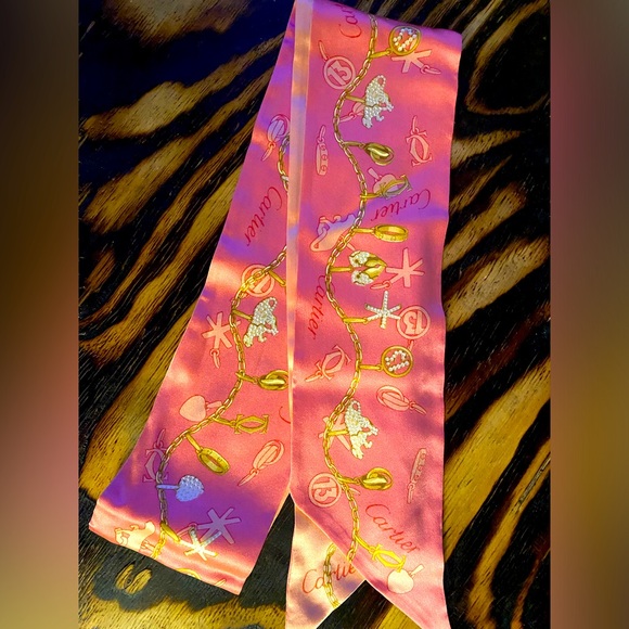 Beautiful Cartier Twilly Allover Chain Pattern Silk Scarf w/ Box - Picture 6 of 8